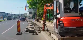 VIDEO: Se sparge din nou trotuarul pe Bulevardul Brâncoveanu