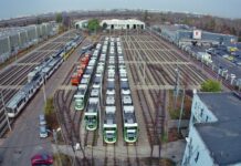 Tramvaiele de la Arad tot așteaptă recepția în depourile din Capitală pentru a putea circula