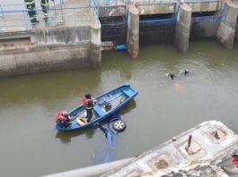 O mașină, în care aflau doi francezi, a plonjat în Lacul Floreasca din București
