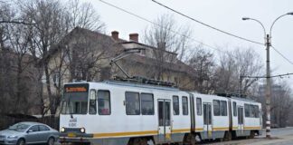 Tramvaiele liniei 5 circulă deviat între Piața Sf. Gheorghe și Bd. Banu Manta. STB: Un stâlp a căzut peste rețeaua de tramvaie