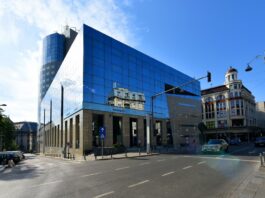 ”Nicușor Dan blochează reabilitarea spitalelor, dar se laudă că a emis o autorizație pentru dale cu iarbă la o clădire”